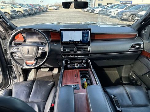 Used 2023 Lincoln Navigator Reserve AWD/4WD image 10