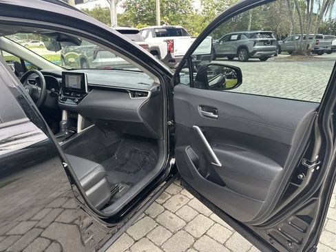 Used 2025 Toyota Corolla Cross XLE FWD image 23