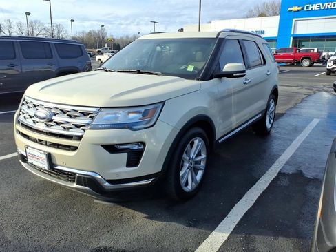 Used 2018 Ford Explorer Limited FWD image 3