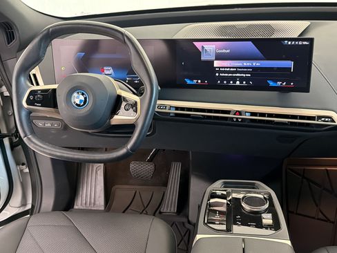 Used 2024 BMW iX xDrive50 w/ Premium Package AWD/4WD image 29