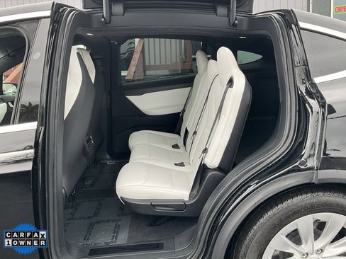 Used 2018 Tesla Model X 75D image 25