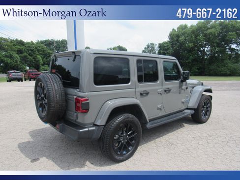 Used 2022 Jeep Wrangler Unlimited Sahara w/ Cold Weather Group AWD/4WD image 14