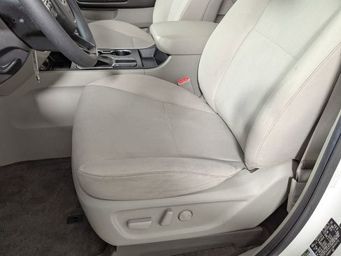 Used 2021 Kia Sedona LX image 18