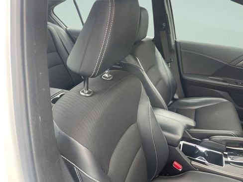 Used 2017 Honda Accord Sport image 8