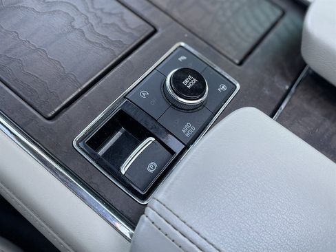 Used 2018 Lincoln Navigator L Select w/ Technology Package image 31