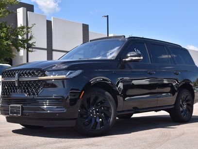 New 2025 Lincoln Navigator Reserve w/ Jet Appearance Package