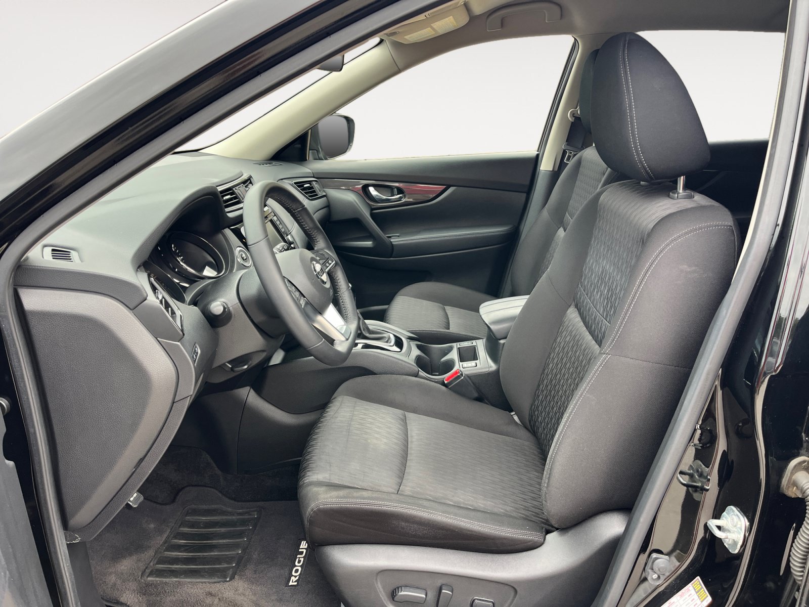 Used 2019 Nissan Rogue SV FWD image 11