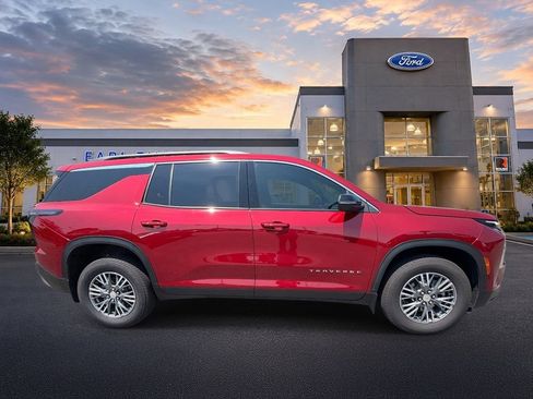 Used 2026 Chevrolet Traverse LT FWD image 9