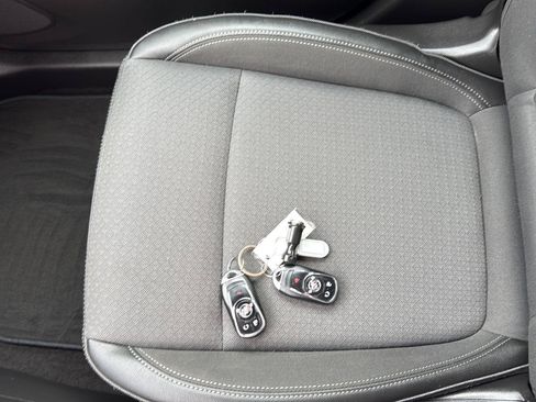 Used 2021 Buick Encore GX Preferred w/ Cold Weather Comfort Package FWD image 17