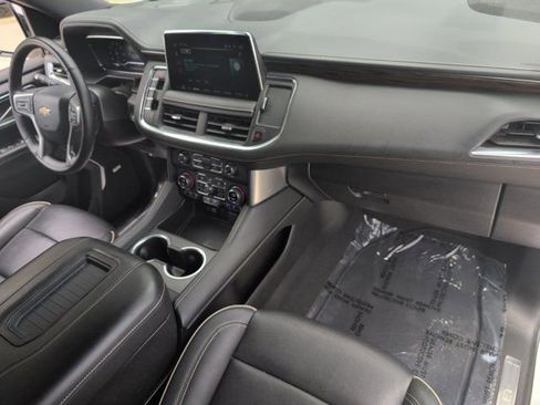 Used 2023 Chevrolet Suburban Premier AWD/4WD image 32
