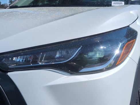 Used 2022 Toyota Corolla Cross LE w/ Moonroof Package image 6