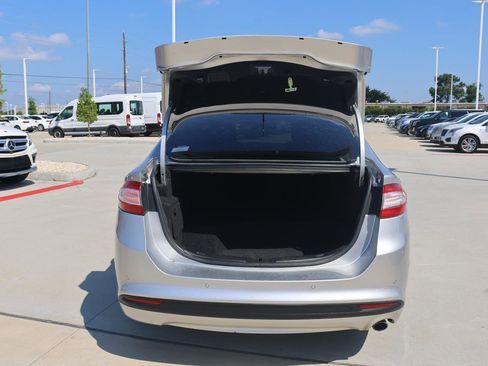 Used 2016 Ford Fusion SE image 10