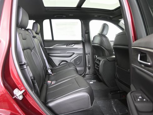 New 2025 Jeep Grand Cherokee Limited w/ Trailer Tow Package image 16