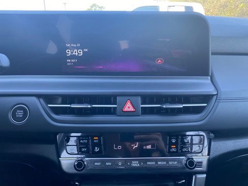 Certified 2024 Kia Seltos EX FWD image 17