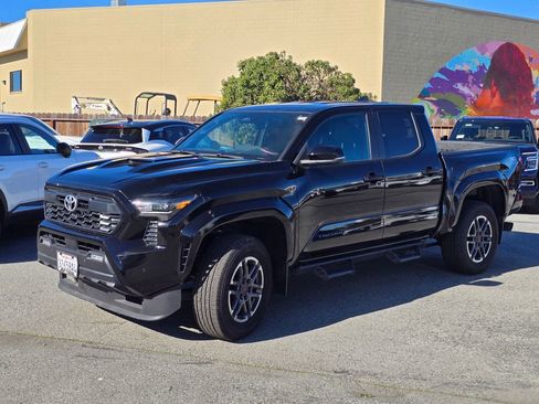 Used 2024 Toyota Tacoma TRD Sport image 2