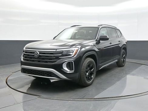 New 2026 Volkswagen Atlas Peak Edition AWD/4WD image 3