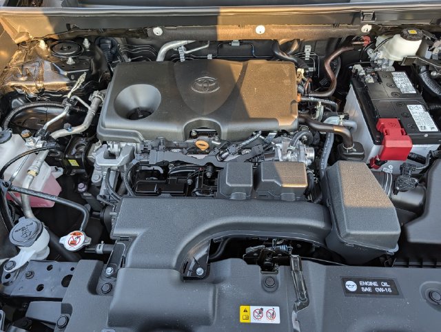Used 2025 Toyota RAV4 XLE FWD image 33