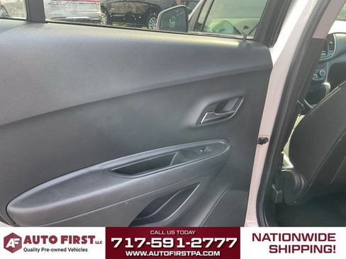 Used 2018 Chevrolet Trax LT w/ LT Convenience Package AWD/4WD image 9