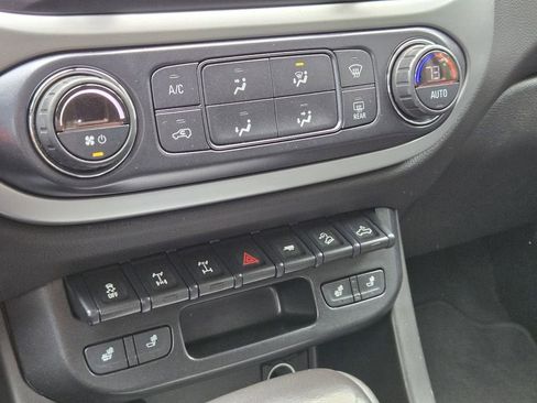 Used 2019 Chevrolet Colorado ZR2 w/ ZR2 Dusk Special Edition AWD/4WD image 14
