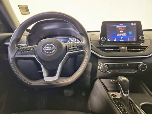 Used 2022 Nissan Altima 2.5 SV FWD image 11