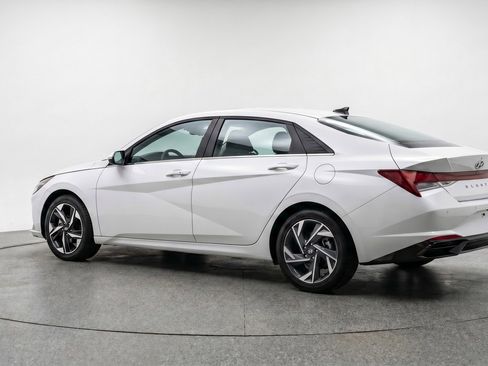 Used 2025 Hyundai Elantra SEL FWD image 6