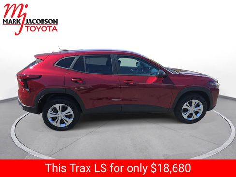 Used 2024 Chevrolet Trax LS FWD image 7