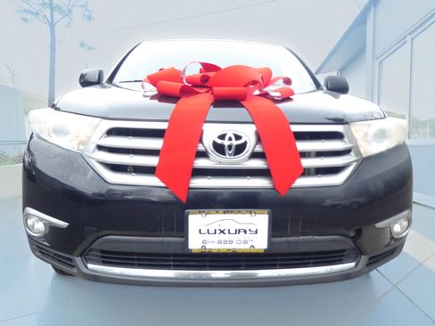 Used 2011 Toyota Highlander 4WD w/ Tech Pkg image 4