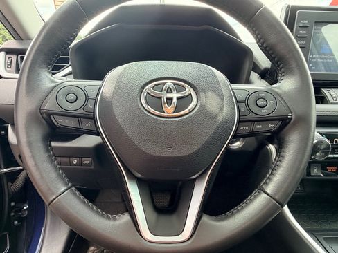 Used 2020 Toyota RAV4 XLE Premium FWD image 13