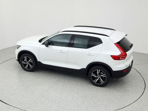 New 2026 Volvo XC40 B5 Core w/ Climate Package image 12