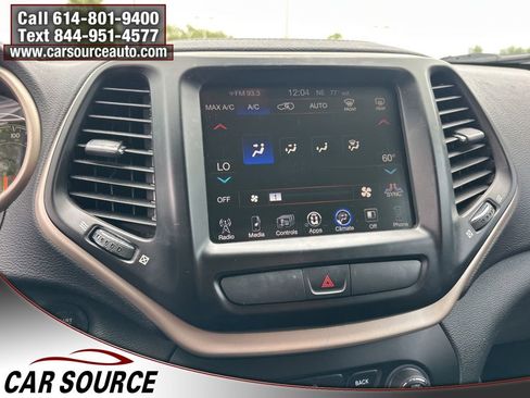 Used 2016 Jeep Cherokee Latitude w/ Comfort/Convenience Group AWD/4WD image 18