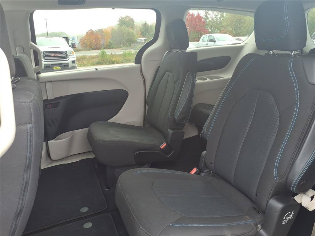 Used 2021 Chrysler Pacifica Touring w/ Cold Weather Group AWD/4WD image 11