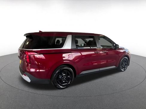 Used 2026 Kia Carnival FWD image 12