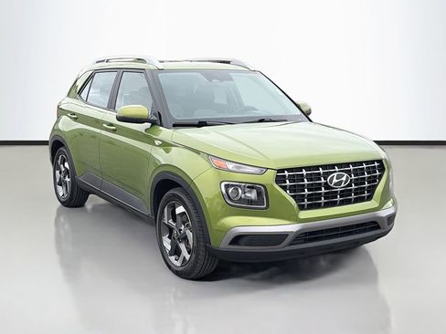 Used 2023 Hyundai Venue SEL image 3