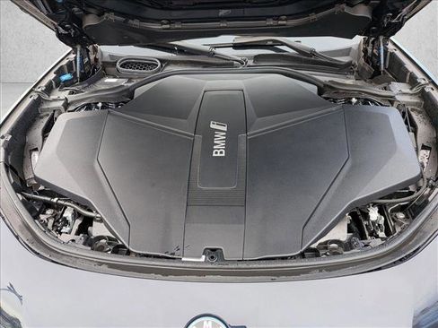 Certified 2024 BMW i7 xDrive60 w/ Premium Package AWD/4WD image 29