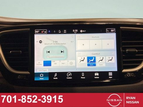Used 2023 Chrysler Pacifica Touring-L FWD image 19