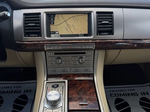 Used 2009 Jaguar XF Premium image 16