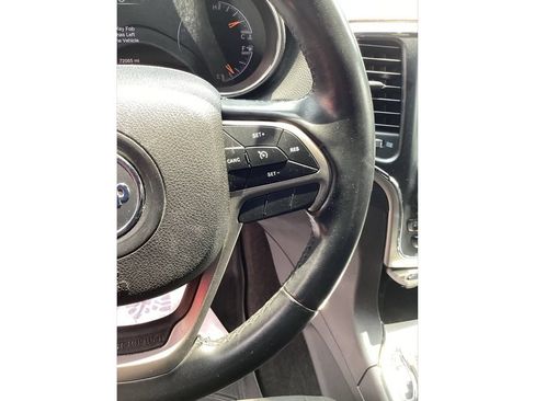 Used 2018 Jeep Grand Cherokee Laredo AWD/4WD image 35