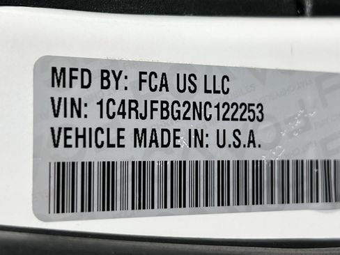 Used 2022 Jeep Grand Cherokee Limited image 32