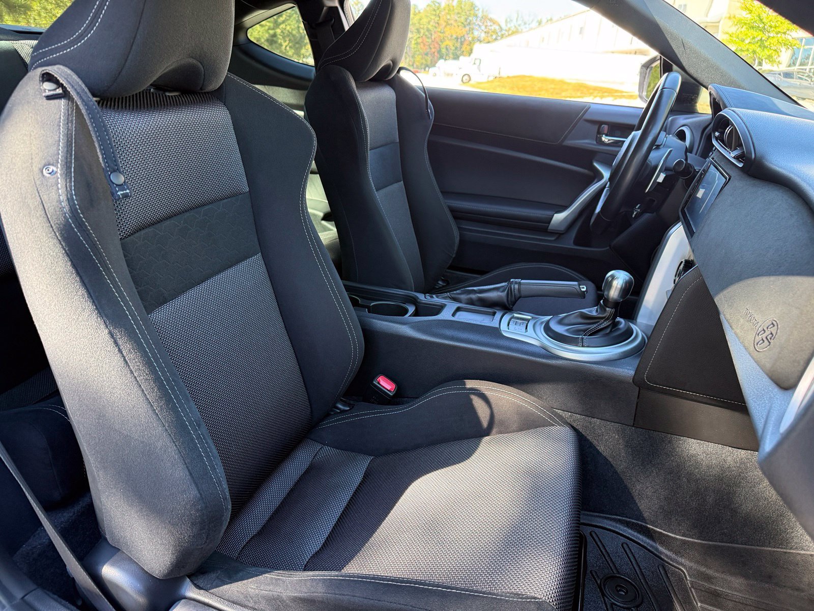 Used 2020 Toyota 86 RWD image 35
