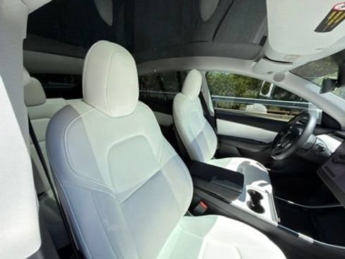 Used 2020 Tesla Model Y Long Range AWD/4WD image 31