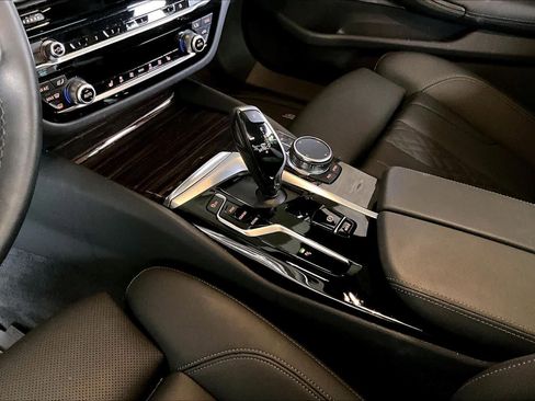 Certified 2023 BMW 530i xDrive w/ Premium Package image 16