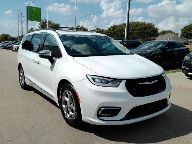 Used 2023 Chrysler Pacifica Limited FWD image 4