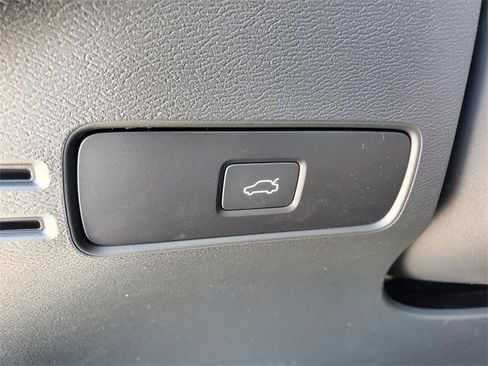 New 2026 Volvo XC40 B5 Ultra w/ Protection Package Premier image 17