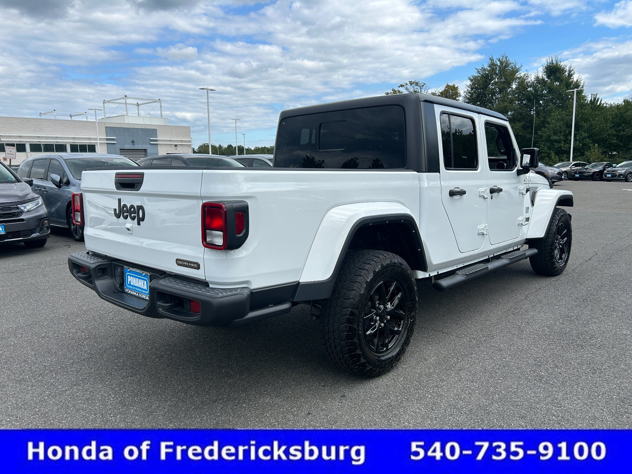 Used 2023 Jeep Gladiator Sport AWD/4WD image 6