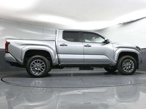 Used 2024 Toyota Tacoma Limited image 22