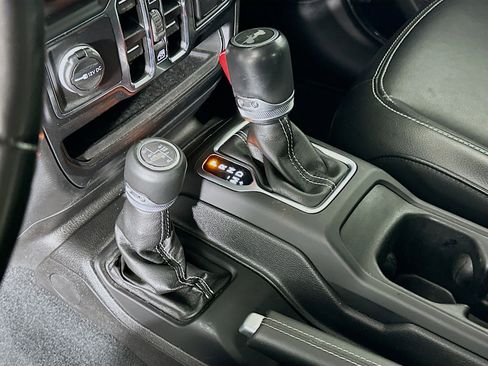 Used 2022 Jeep Wrangler Sahara image 24