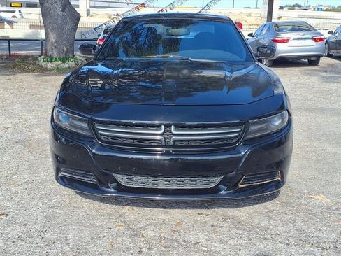 Used 2015 Dodge Charger SXT RWD image 2