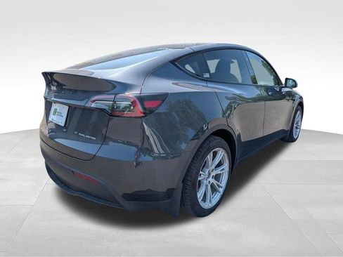 Used 2024 Tesla Model Y Long Range AWD/4WD image 7