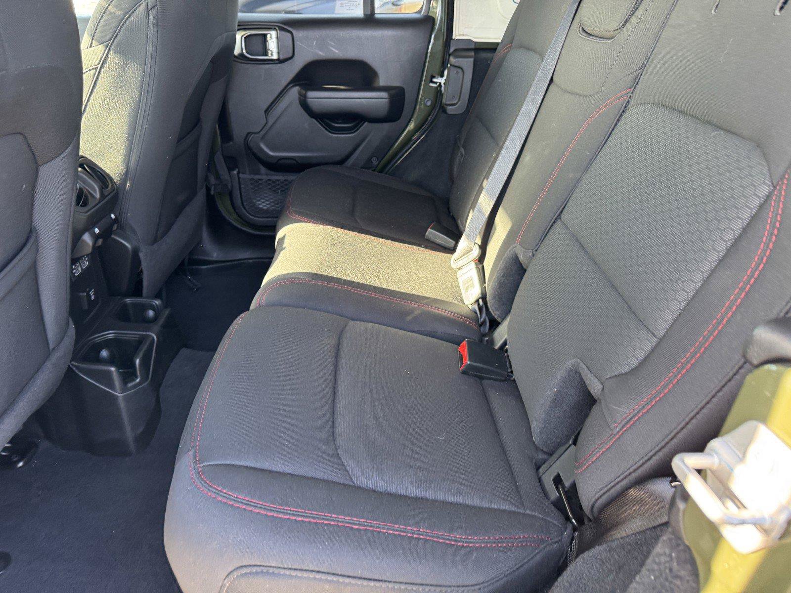 Used 2023 Jeep Wrangler Unlimited Rubicon AWD/4WD image 15