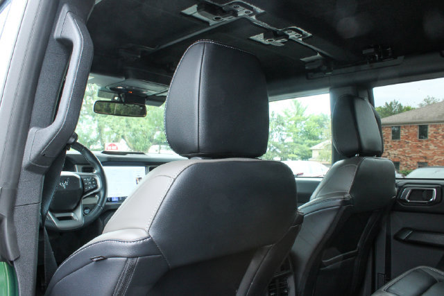 Used 2025 Ford Bronco Outer Banks AWD/4WD image 32